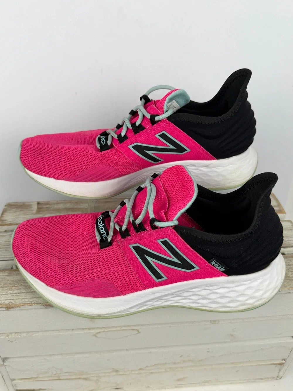 New Balance Fresh Foam Roav women's running shoes vibrant Pink Glo size 8.5